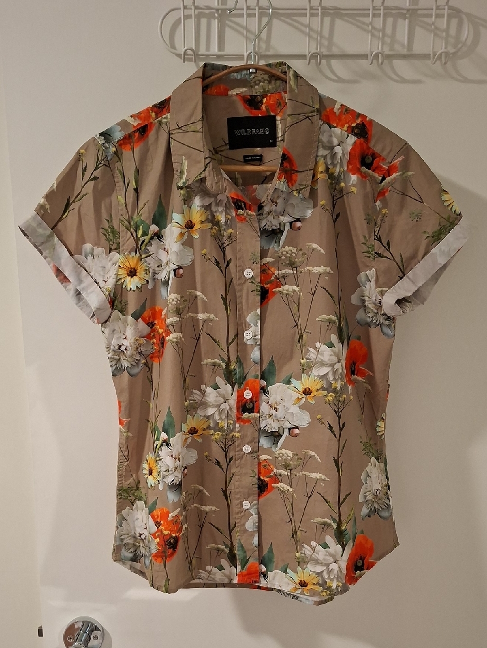 Wildfang 100% Cotton Tan & Vibrant Floral Print Short-sleeve Shirt (Size M)